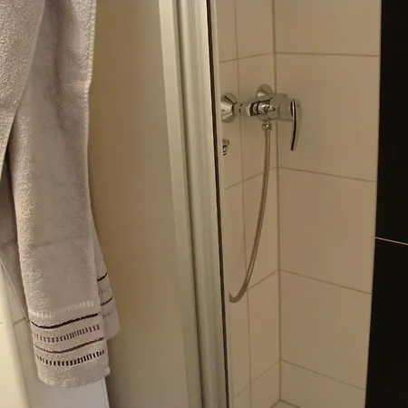 格斯瓦德内公寓酒店 滨湖采尔