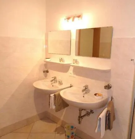 格斯瓦德内公寓酒店 *